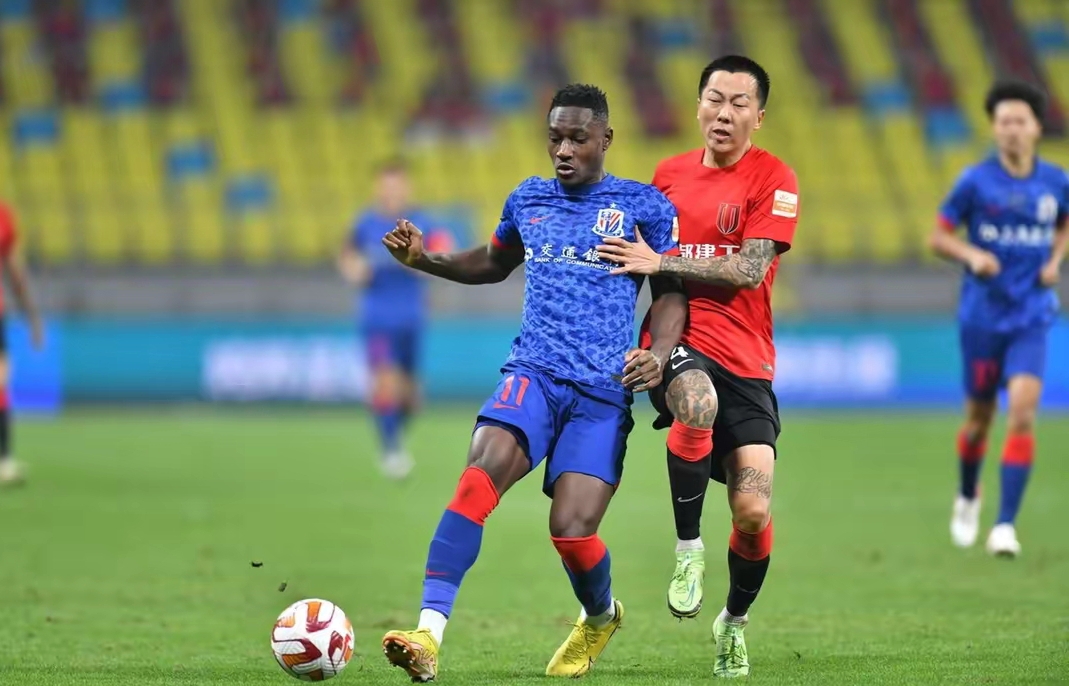 爱游戏网页包含转会期中超焦点战；成都蓉城篮板制胜；态度坚定；数据趋势出现新变化的词条