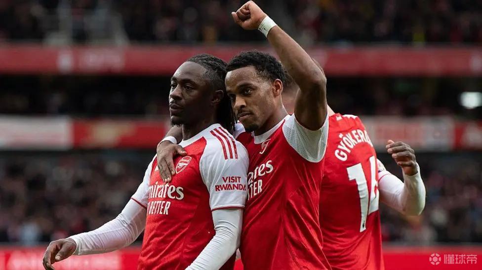 爱游戏网页包含赛地聚焦：英超赛后热度飙升，阿森纳单刀错失，压力陡增，资深球员宣示担当的词条
